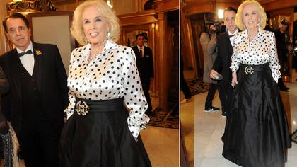 Cuando llega Mirtha todas las cámaras y los micrófonos van hacia ella
