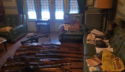 cuando los efectivos ingresaron al hogar distinguieron el gran arsenal militar