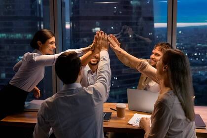 Cuando los empleados están en sus puestos durante más tiempo, los líderes deben considerar cómo pueden asegurarse de que están proporcionando desafíos y oportunidades de desarrollo