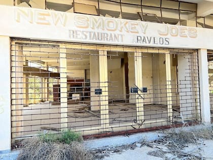 Cuando los habitantes se escaparon de sus casas y comercios, todo quedó intacto. Solo el paso del tiempo se encargó de borrar parte de sus marcas
