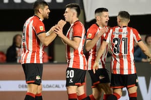 Cuando más lo necesitaba, Estudiantes volvió a la victoria en la Liga Profesional; Barracas Central fue su víctima en La Plata.