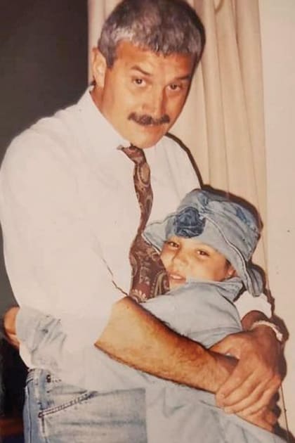 “Cuando nació Cata, mi papá tenía 43 años”, cuenta María, quien tuvo a su hija a los 18. “Yo deseaba con locura ser mamá. Era una adolescente y era brava. A los 17, consideraba que había hecho de todo. Entonces, fui a casa y les conté a mis papás que estaba embarazada”.