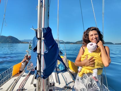 Cuando nació Renata decidieron cambiar de barco por uno más grande, para poder seguir viajando y recibir huéspedes.