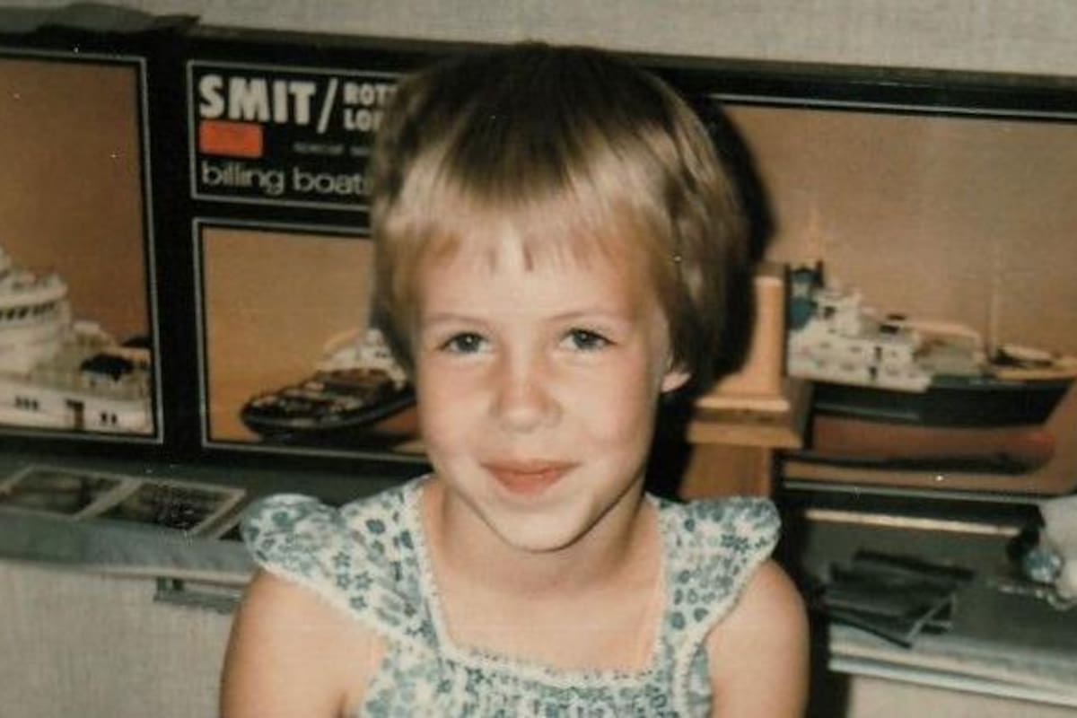 Cuando Nina Blom era pequeña, su madre la llevó a 16 hospitales para que la trataran por enfermedades que no existían