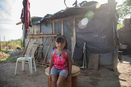 Cuando puede, Maite intenta dejar por un rato la silla de ruedas