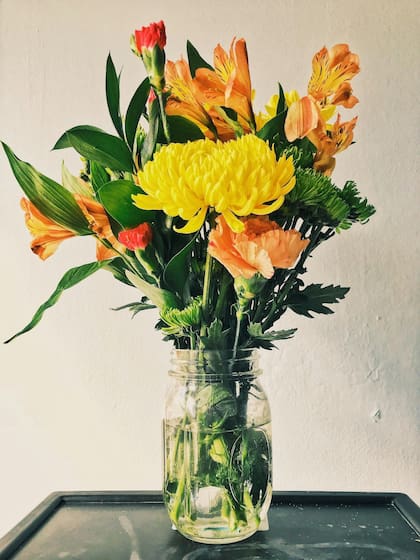 Cuando recibas un ramo de flores, no lo envíes directamente al jarrón