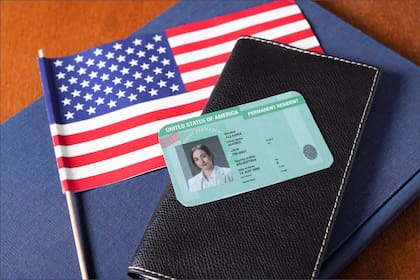 Cuándo reclamar al Uscis por una demora en la green card: así es el sistema para chequear los tiempos de procesamiento de los casos