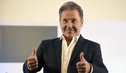 Cuando Ricardo Montaner posó para los fotógrafos antes de una conferencia de prensa para presentar su nuevo CD "Agradecido", en la Ciudad de México, el 25 de noviembre de 2014