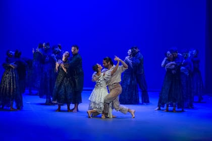 "Cuando sale el sol": el Ballet Folklórico Nacional, en el final de la función festiva que anticipó anoche el Día de la Danza en el Teatro Regio