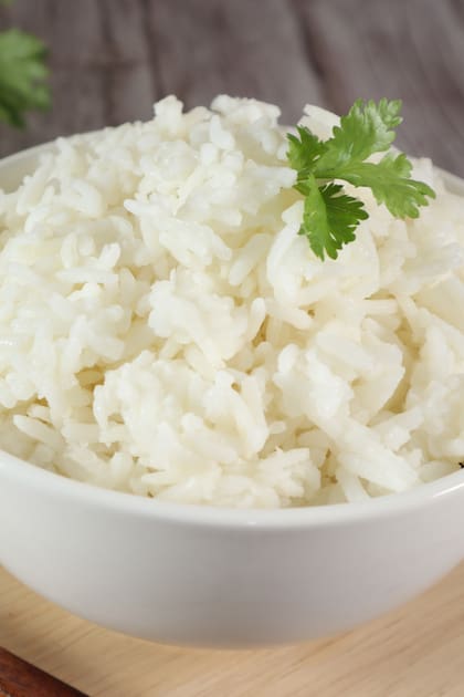 Cuando se cocina arroz siempre conviene hace de más y guardarlo en la heladera para utilizarlo en otras cociones ahorrando tiempo.