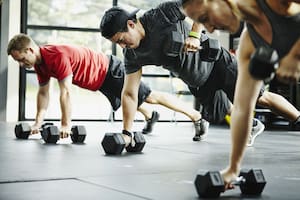 Cuando se tiene poco tiempo para ejercitar, realizar breves ráfagas de entrenamiento también resulta efectivo
