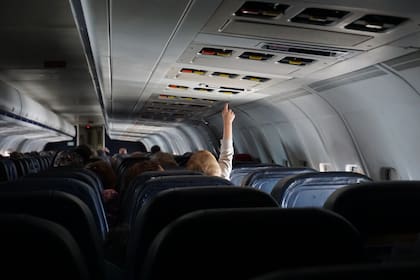 Cuando se viaja con niños, las familias suelen tratar de sentarse juntas para estar cerca de ellos