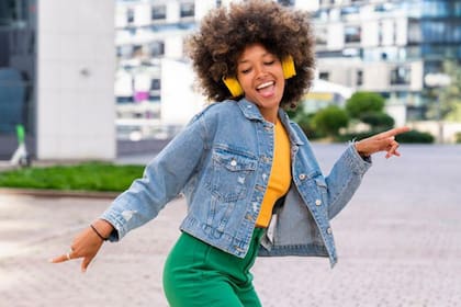 Cuando suena una melodía, es casi imposible no empezar a mover los pies.