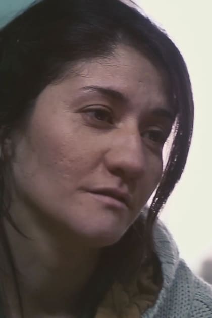 Cuando tenía 19 años, Cristina Vázquez fue acusada de asesinar a una vecina para robarle y condenada a prisión perpetua, sin pruebas ni testigos; la película “Fragmentos de una amiga desconocida” cuenta su historia