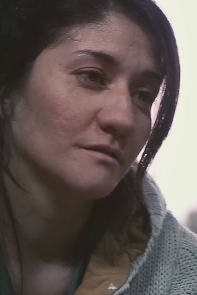 Cuando tenía 19 años, Cristina Vázquez fue acusada de asesinar a una vecina para robarle y condenada a prisión perpetua, sin pruebas ni testigos; la película “Fragmentos de una amiga desconocida” cuenta su historia