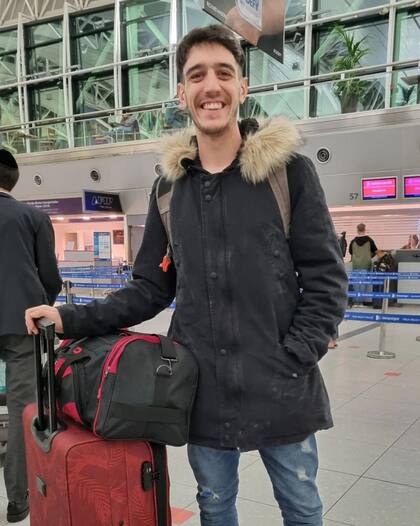 Cuando tuvo la oportunidad, Marcos preparó las valijas y cumplió su sueño de viajar por el mundo (Foto: Instagram @marcosbakeoffargentina)