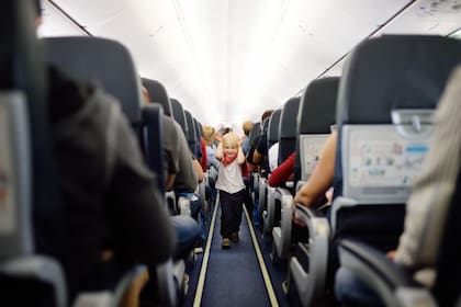 Cuando un avión alcanza una velocidad constante, se siente como si estuviera quieto