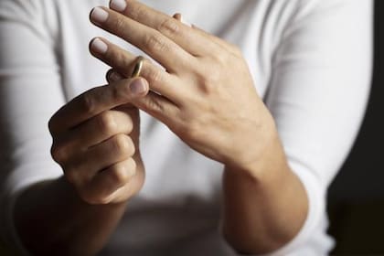 Cuando una pareja se rompe, no solo se pierde la relación con la otra persona, sino que se pierde un mundo compartido, un lenguaje creado entre ambas personas, un proyecto de vida conjunto, y todo lo que conlleva la intimidad de una pareja