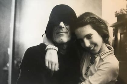 Cuando Vera tenía 13 años, su padre, Luis Alberto Spinetta, reconoció en ella el gen artístico y la invitó a cantar