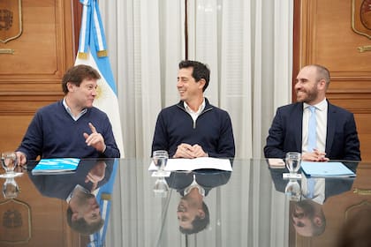 Cuando Wado de Pedro y Martín Guzmán encabezaron la firma del Fideicomiso para el Desarrollo Austral (FIDA) con el gobernador de Tierra del Fuego, Gustavo Melella