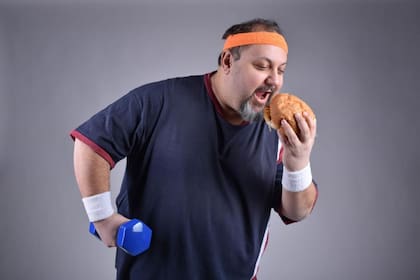 ¿Cuántas veces comes algo que sabes que no es sano, luego de proponerte llevar una vida más saludable?