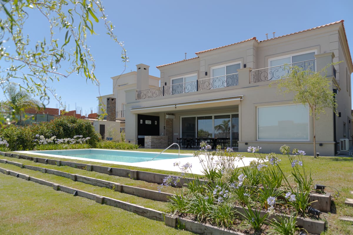 Cuánto cuesta construir una casa de más de 300 metros cuadrados