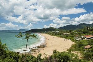 Cuánto cuesta ir de vacaciones a Brasil y con qué conviene pagar allá