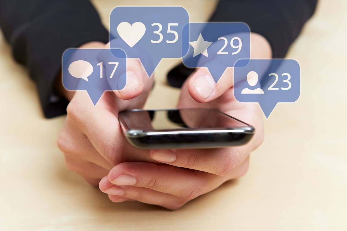 ¿Cuánto cuesta ser famoso en redes haciendo trampa? Un artículo cataloga los precios de ‘me gustas’, seguidores, visitas, reproducciones o comentarios en internet