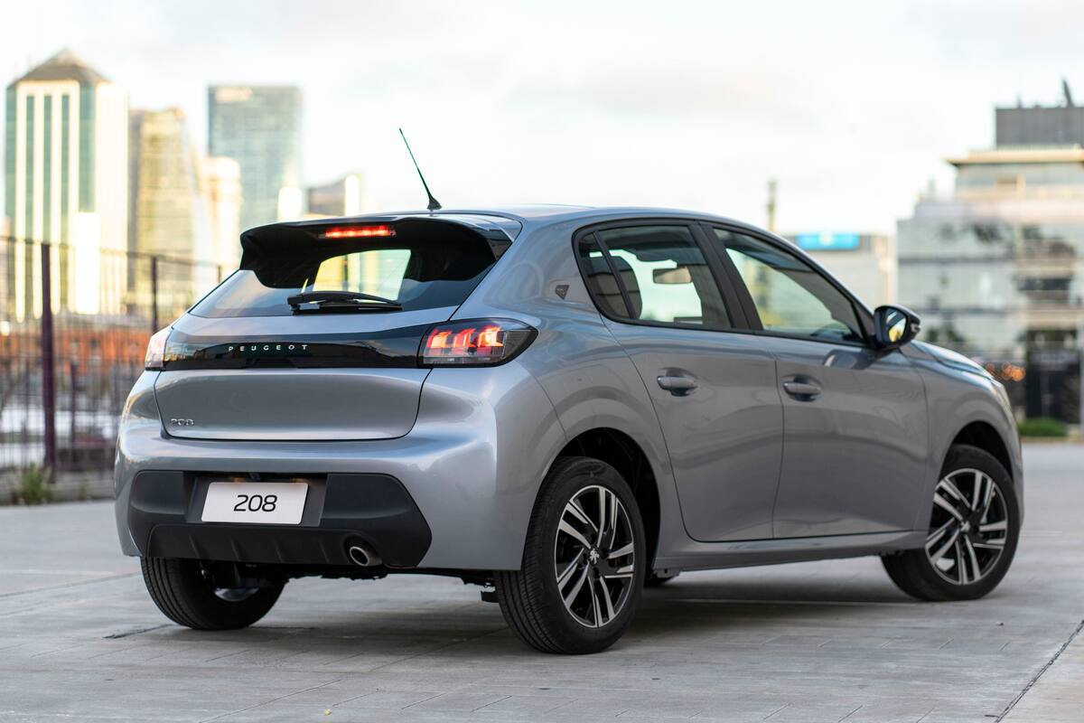 Cuánto cuestan en dólares los autos más baratos en julio (en la foto, Peugeot 208)