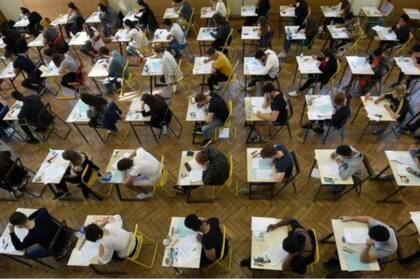 Cuanto mejor sea un estudiante en lectura, menos probabilidades tiene de emprender una carrera en matemáticas según los académicos Thomas Breda y Clotilde Napp