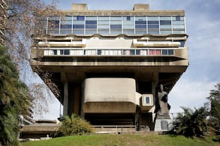 ¿Qué arquitecto argentino fue coautor de la Biblioteca Nacional y gran exponente del brutalismo?