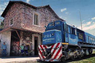 ¿Cómo se llamó la primera estación ferroviaria argentina?
