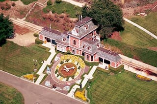¿Qué nombre le puso Michael Jackson a su lujosa mansión en California?