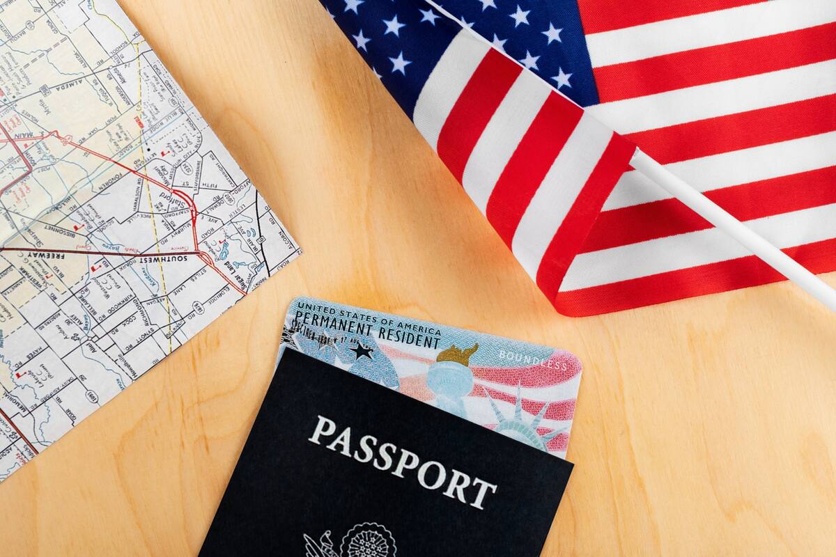 ¿Cuánto tiempo pueden viajar fuera de EE.UU. los migrantes con green card? (Foto: Freepik)