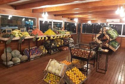 Fénix dejó de ser restaurante y es una verdulería y almacén gourmet.