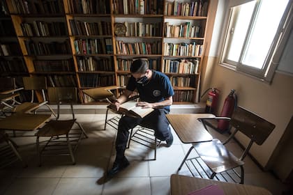 El cuartel cuenta con un aula de amplias dimensiones
