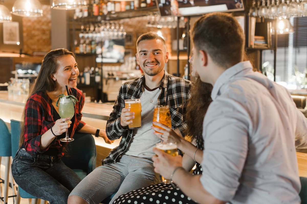 Cuatro bares para conocer personas, hacer amistades y volver a apostar al amor en Buenos Aires