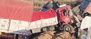 Cuatro camiones chocaron en cadena sobre un puente en la ruta 51: murió un joven de 32 años