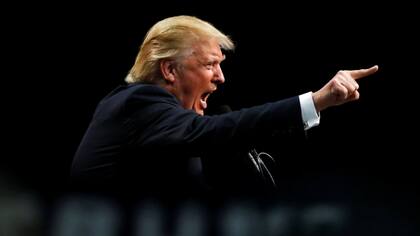Donald Trump firmó el decreto migratorio al cumplir una semana en el poder