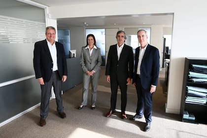 Cuatro de los socios de Pagbam: desde la izq., Guillermo Quiñoa, María Gabriela Grigioni, Eugenio Aramburu y Diego Serrano Redonnet