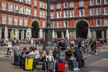 Cuatro desaparecidos tras el derrumbe parcial de un edificio en obras en Madrid