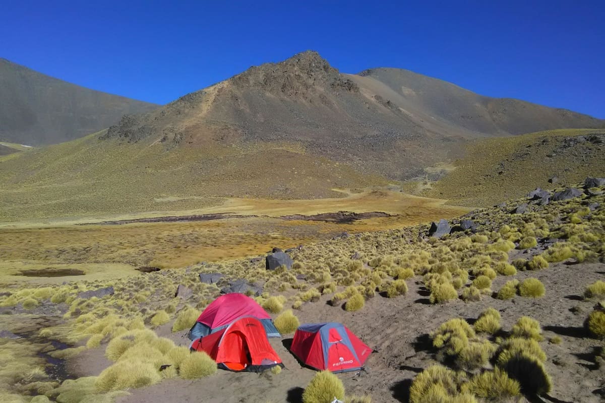 Cuatro días de intensa caminata hasta un yacimiento arqueológico de origen inca a 4400 metros de altura