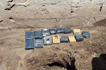 Cuatro kilos de marihuana estaban enterrados en un patio del penal santafesino de Las Flores