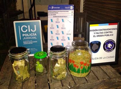 Cuatro personas quedaron detenidas por comercialización de estupefacientes