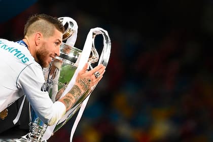 Cuatro veces se citó Sergio Ramos con La Orejona, el trofeo más prestigioso del mundo entre los clubes: con el defensor andaluz, Real Madrid conquistó la Champions League en 2014, 2016, 2017 y 2018.