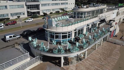 Cuba Café del Mar, en la escollera marplatense, trabaja con aforo limitado