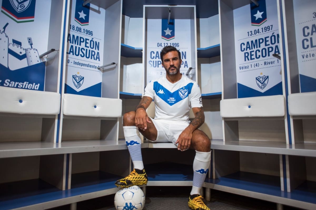 Cubero, en el vestuario de Vélez, con el recuerdo de los títulos que logró en el club