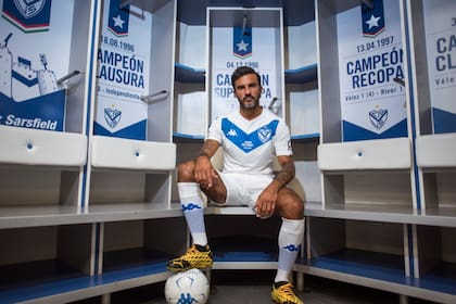 Cubero, en el vestuario de Vélez, con el recuerdo de los títulos que logró en el club