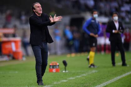 Cuca, DT de Atletico Mineiro, una de las excepciones en la continuidad de trabajo en Brasil. (Yuri Edmundo, Pool via AP)