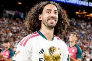 Cucurella exhibió la Copa del Mundo en el debut de local de Real Madrid